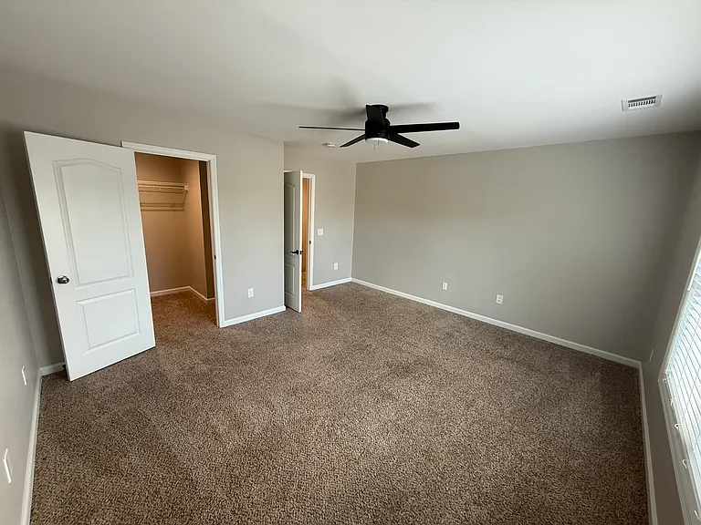 1512 E Henry St — Photo 11