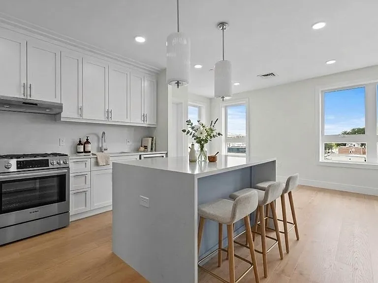 301 Border St — Photo 6
