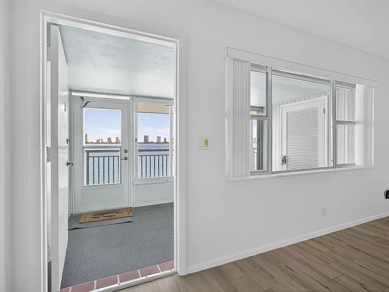 100 Shore Ct #307 — Photo 6