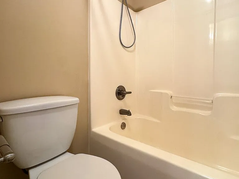 1424 Saint Johns Loop — Photo 24