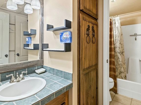 5th image of 1487 Woodside Ave #101