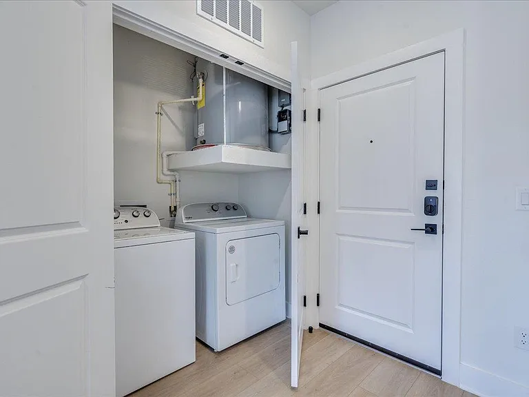 3000 Duval St #203 — Photo 21