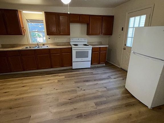 3rd image of 2513 W Illinois St