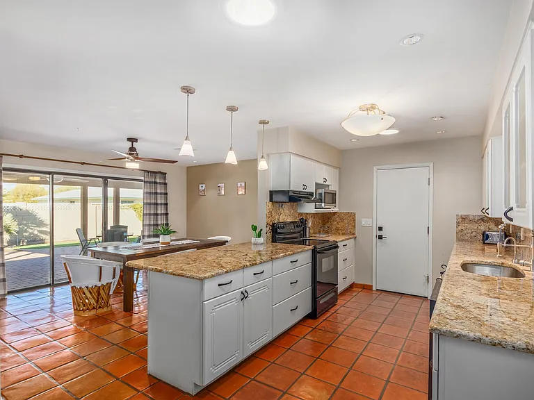 1028 E Hermosa Dr — Photo 9