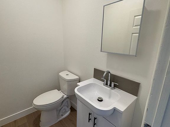 4th image of 6500 Balboa Blvd #B