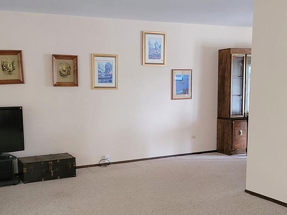 4th image of 42749 Washington Ave