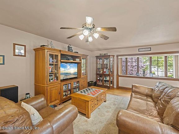4th image of 98 Figurea Ave