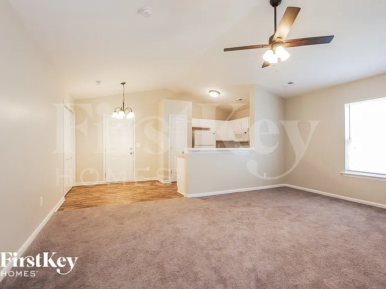 5823 Hamilton Oaks Dr — Photo 3