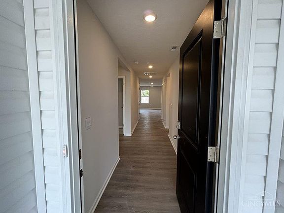 4th image of 412 E Oak Ave