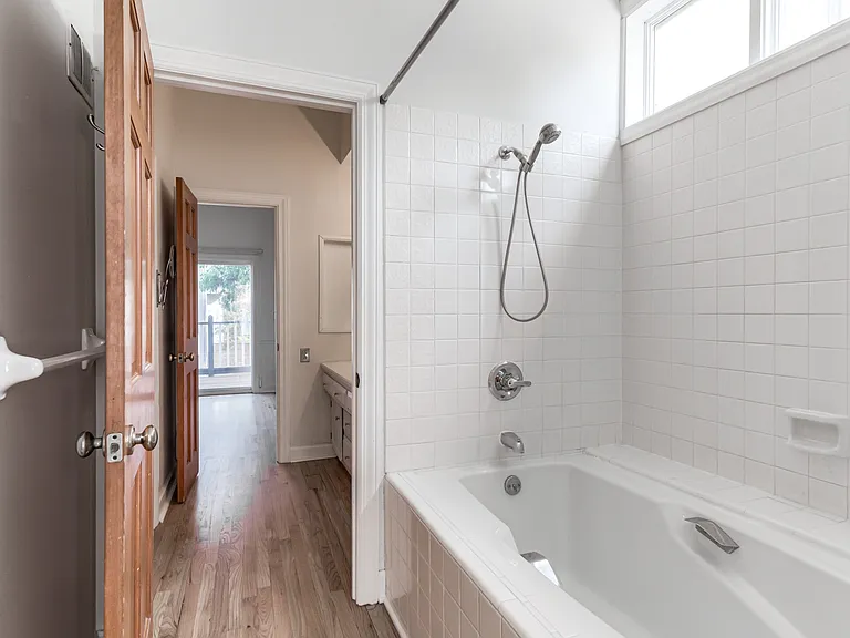 220 E 30th St — Photo 15