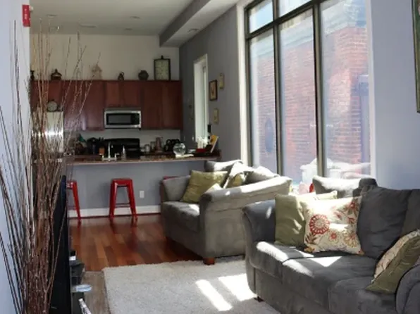904 N Charles St APT 4, Baltimore, MD 21201