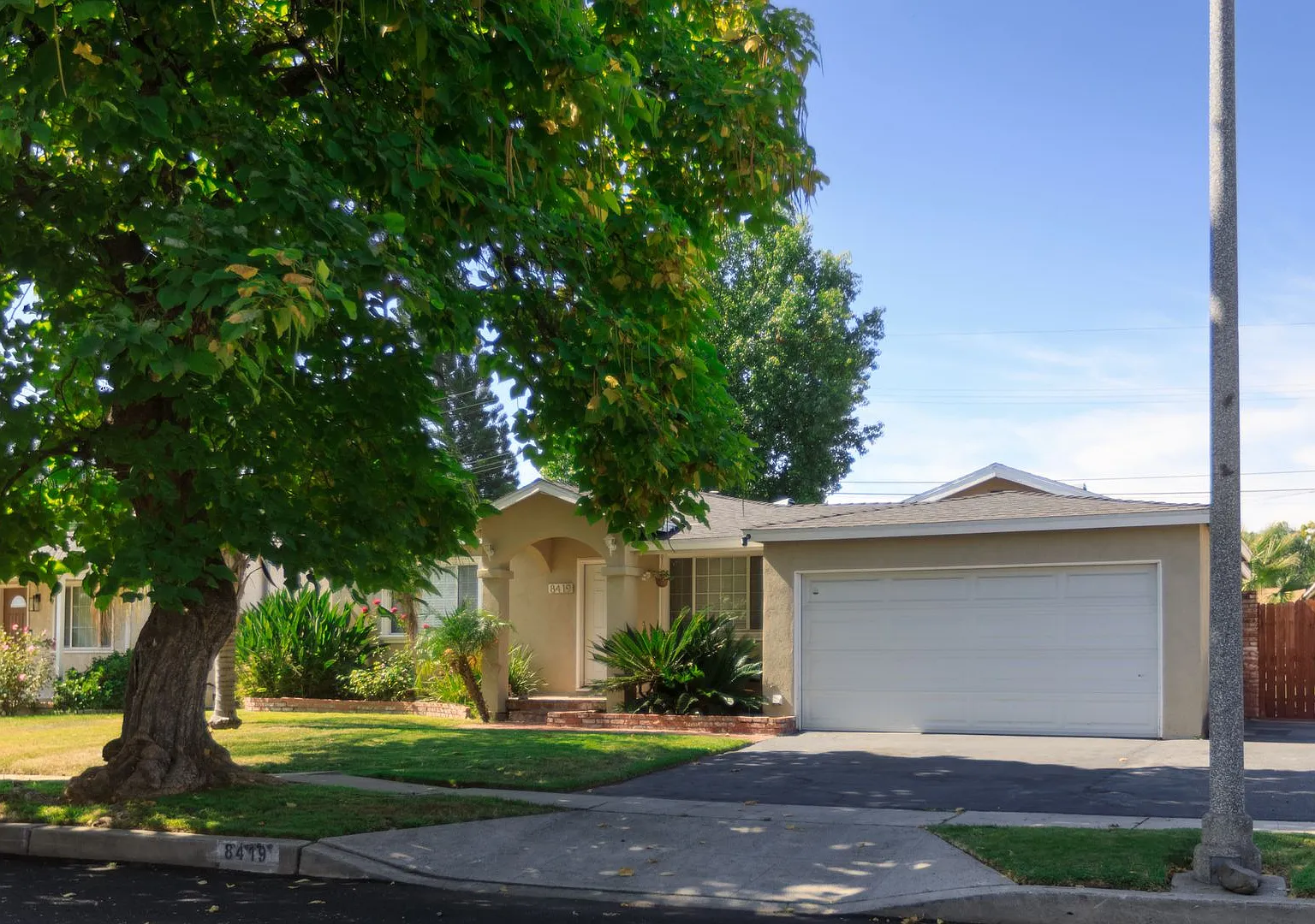 3-Bedroom, 2-Bath Home with Spacious Backyard — Photo 2