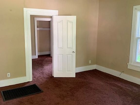3rd image of 1584 Collegeview Dr