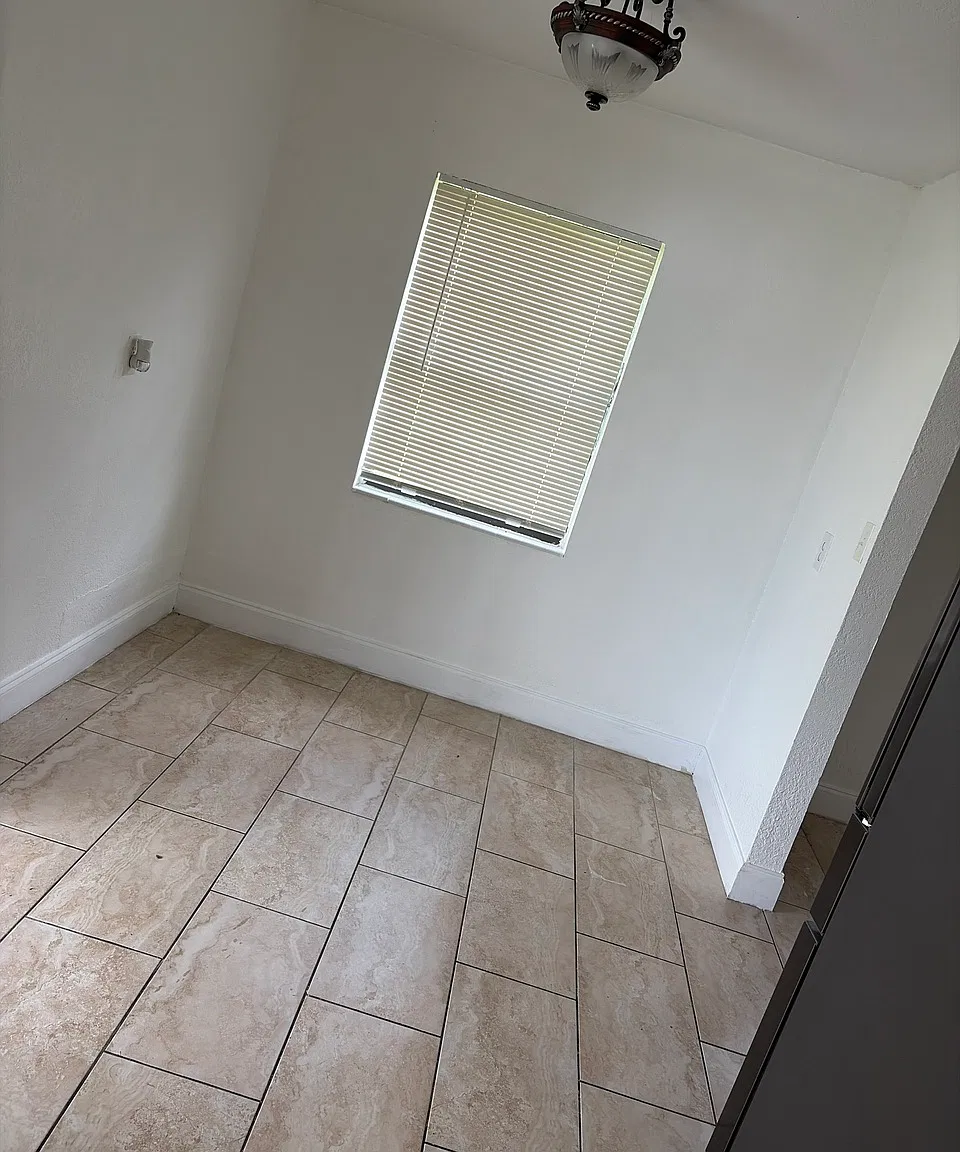 3 bed, 816 sqft, $1,800 — Photo 4