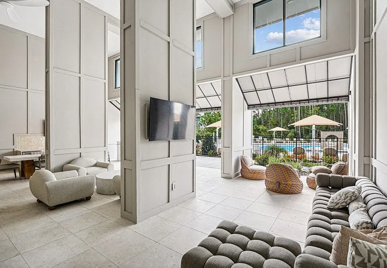 Pool Lounge