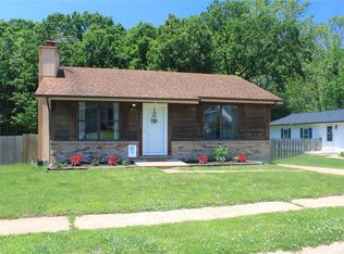 1465 Creekside Dr, High Ridge, MO 63049