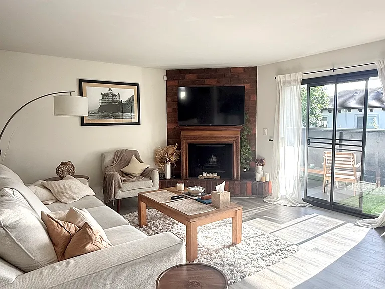 Carnegie Ln — Photo 1