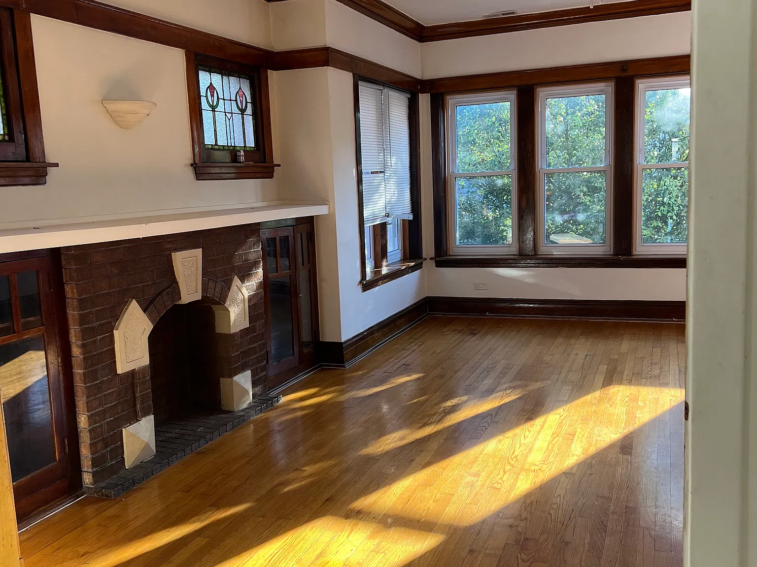 3 bed, $2,000 — Photo 2