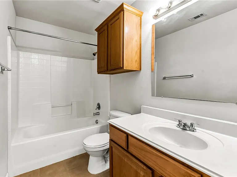 1001 Krenek Tap Rd #1201 — Photo 21