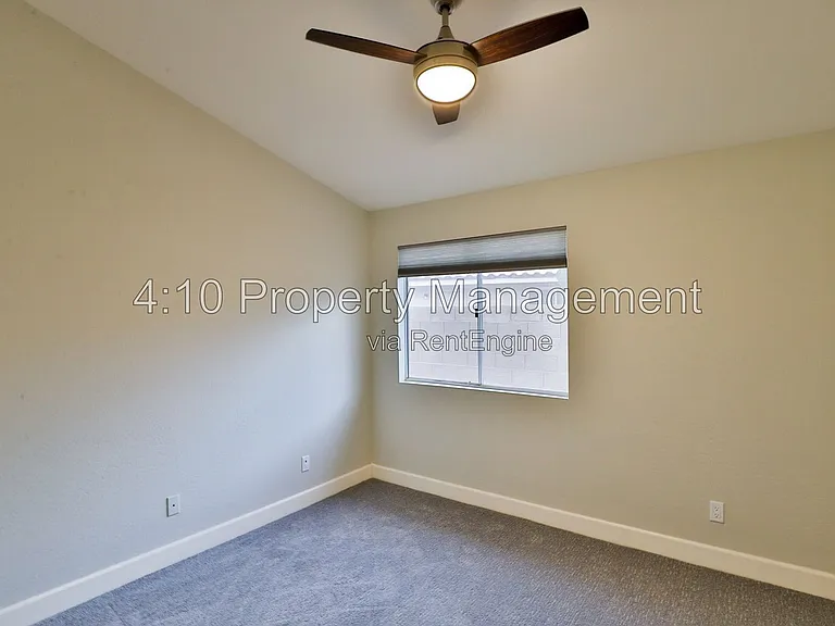 4230 E Woodland Dr — Photo 17