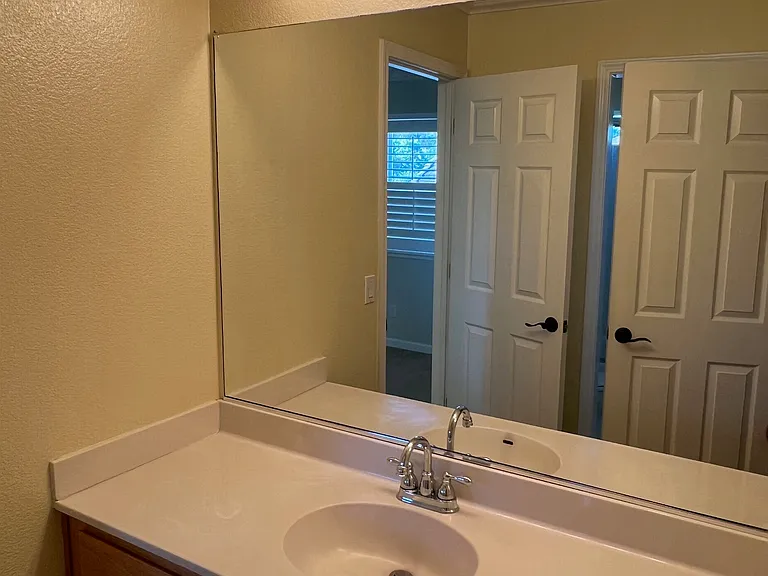 1900 Fallbrook Ln — Photo 32