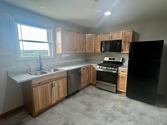 Kitchen with all new cabinets, flooring and appliances! Yep, you see it too, another fabulous view!