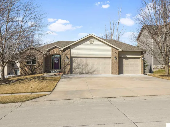 10014 S 202nd Cir, Gretna, NE 68028