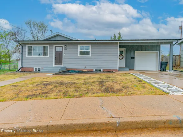 1081 Lincoln St, Dickinson, ND 58601
