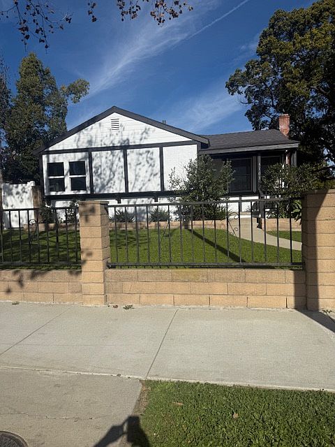 2nd image of 3103 W Jeffries Ave