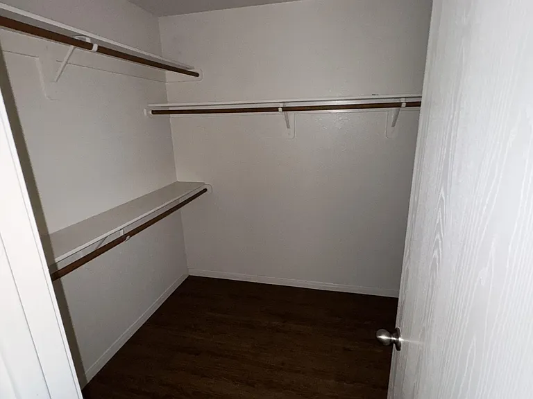 221 Gibson St #B — Photo 16