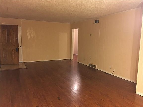 3rd image of 3900 W Spurgeon St