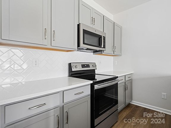 5th image of 3225 Hutton Gardens Ln
