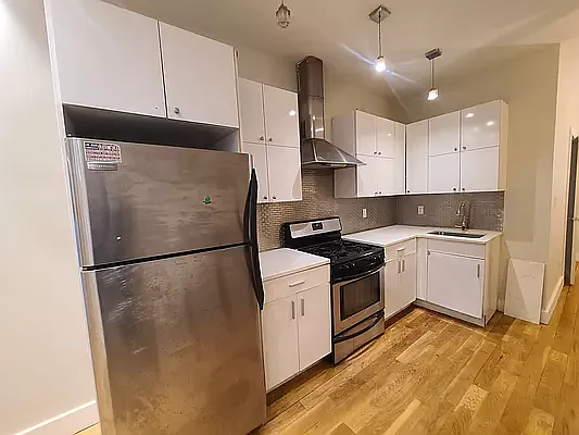 Rented by EXR | media 9