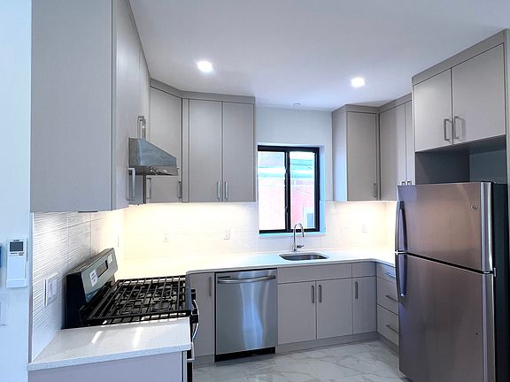4th image of 7 Bay 32nd St #3F