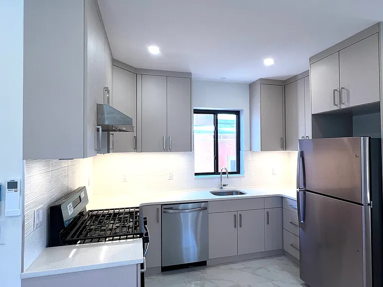 7 Bay 32nd St #2F — Photo 1