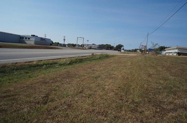1st image of 1752 S Us Highway 63