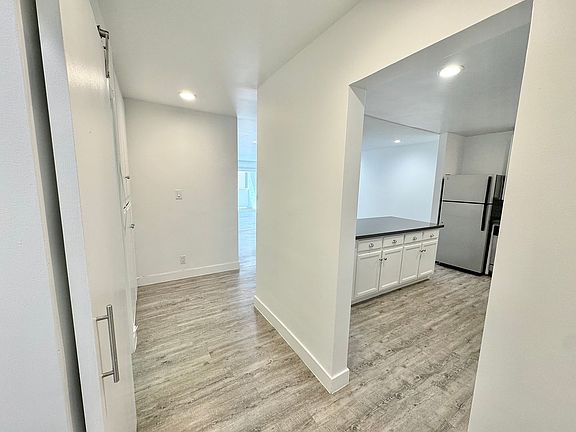 5th image of 117 N Hamilton Dr APT 202