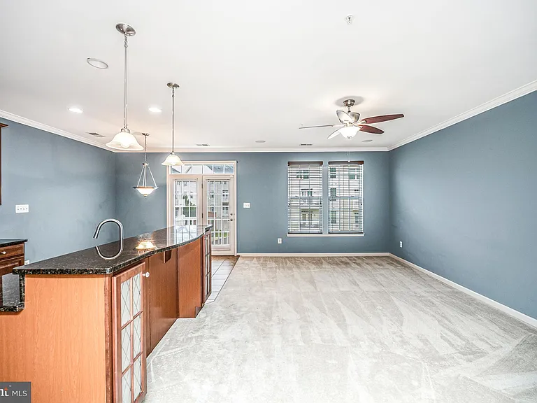 2515 Eastbourne Dr — Photo 12