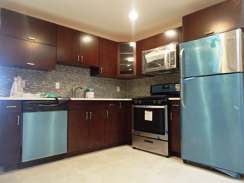 1st image of 403 Putnam Ave APT 4