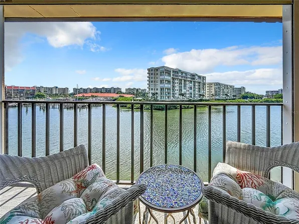 7930 Sun Island Dr S APT 305, South Pasadena, FL 33707