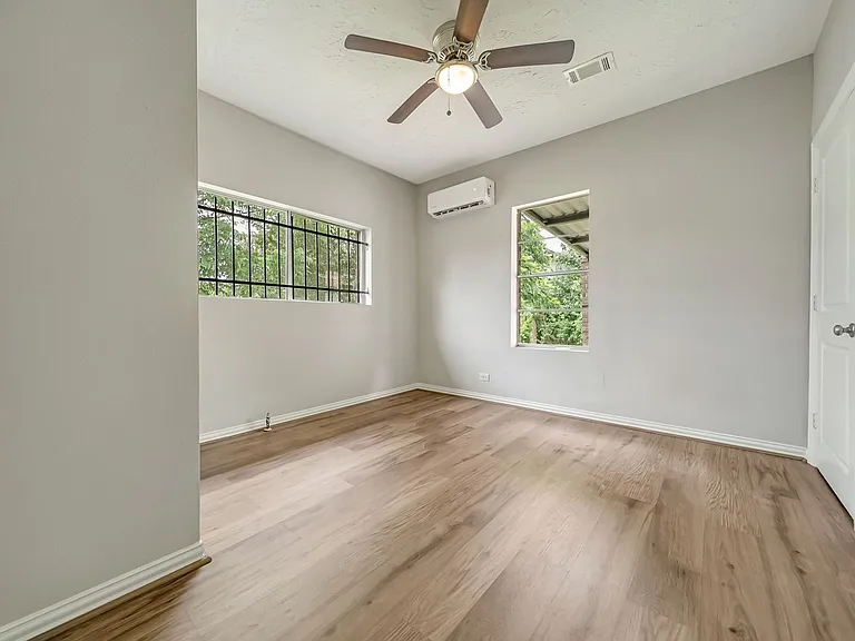 5204 Nichols St — Photo 5
