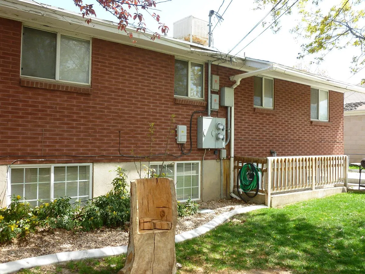 823 1/2 N 100 W — Photo 3