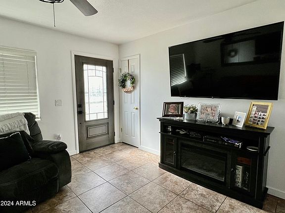 5th image of 538 E Glade Avenue