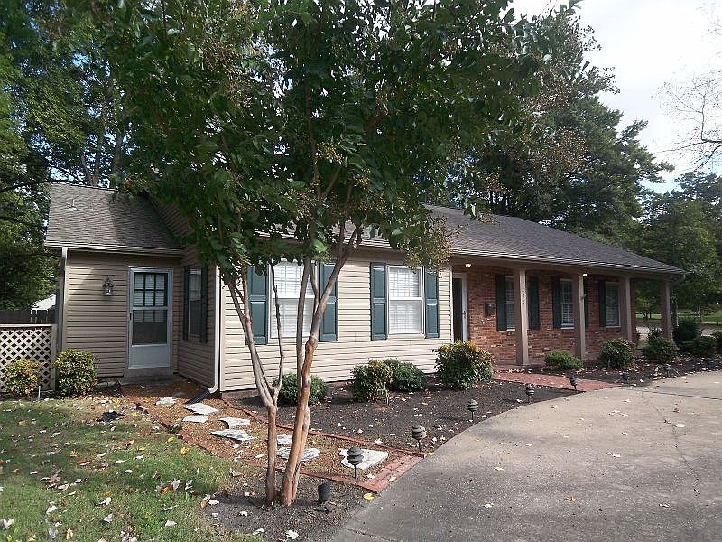2nd image of 1800 Lake Rd