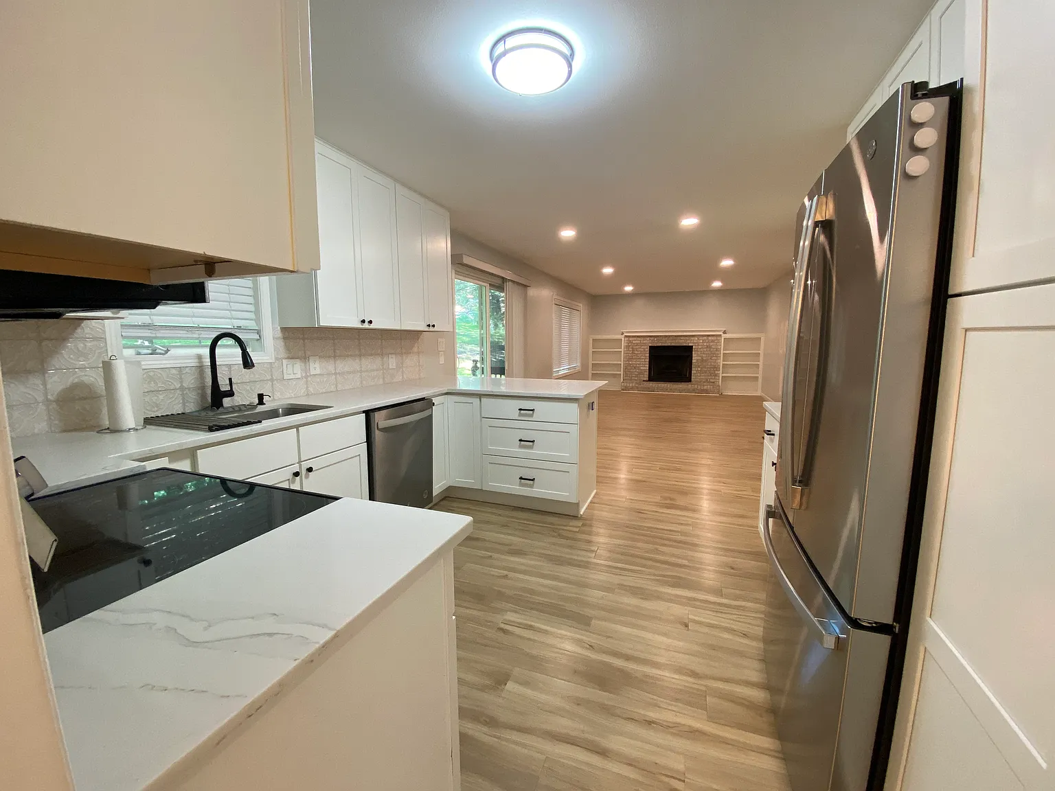 3 bed, 2453 sqft, $3,025 — Photo 4