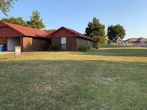 100 W Golf Dr Photo 1