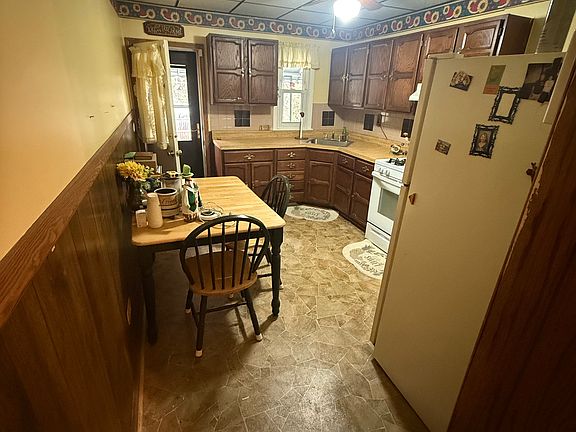 4th image of 3156 Wilkens Ave
