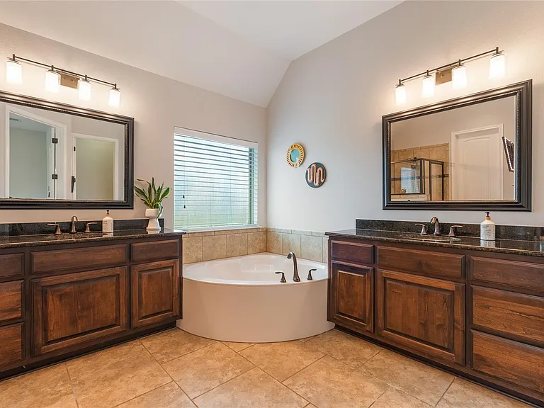 12305 Lostwood Cir — Photo 15