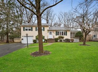 37 Exeter St, Morris Plains, NJ 07950