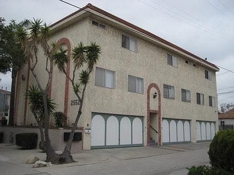 Building Photo 3